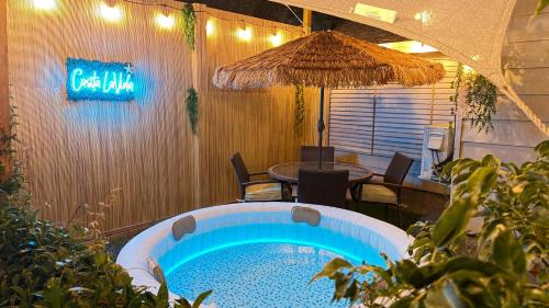 Bearss Plaza Apartment | Tropical Casita LaVida