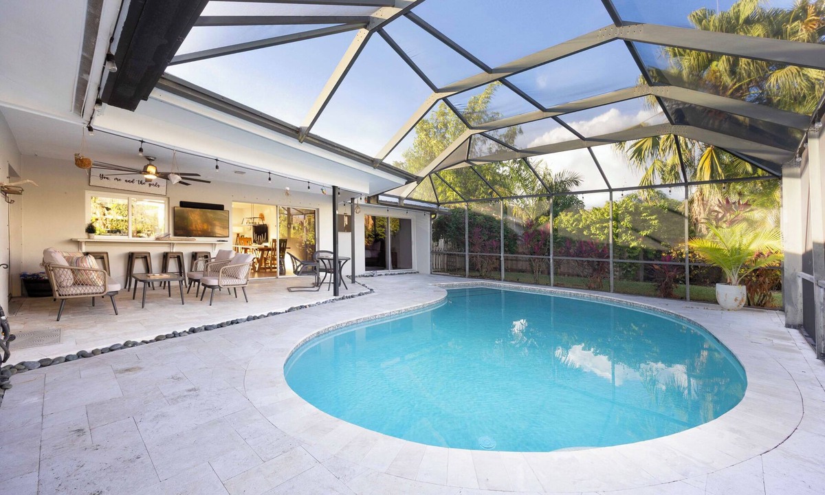 Biggar House | Tropical Escape with Heated Pool in Whiskey Creek - Close to Beach & Downtown
