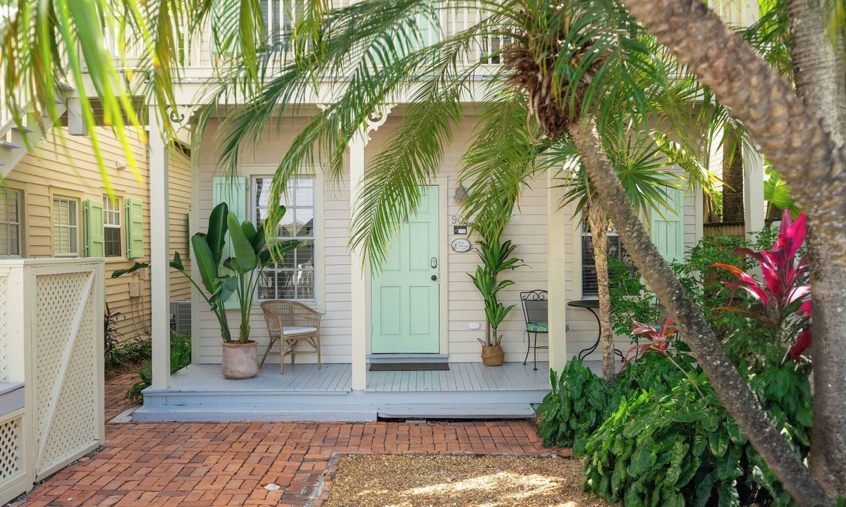 The Meadows Apartment | Tropical Heron Hideaway w/Hot Tub + Pool