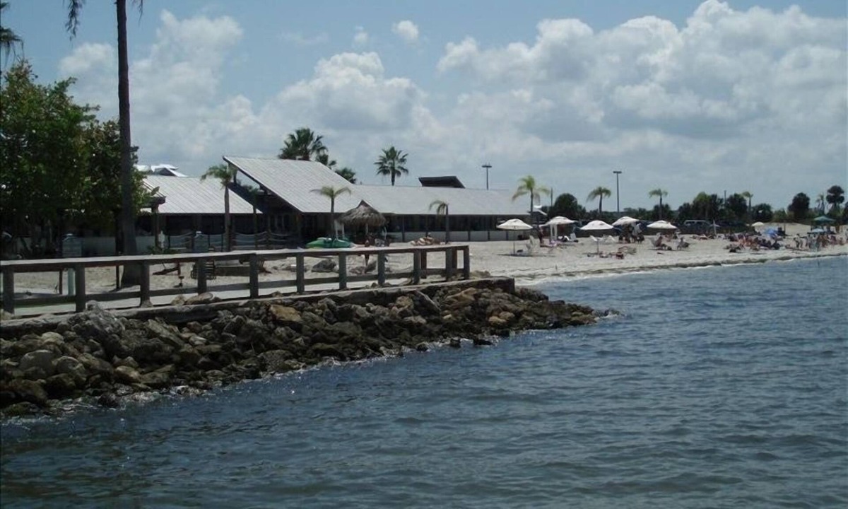 Ruskin Hotel | Tropical Island Paradise on Tampa Bay with Abundant Amenities