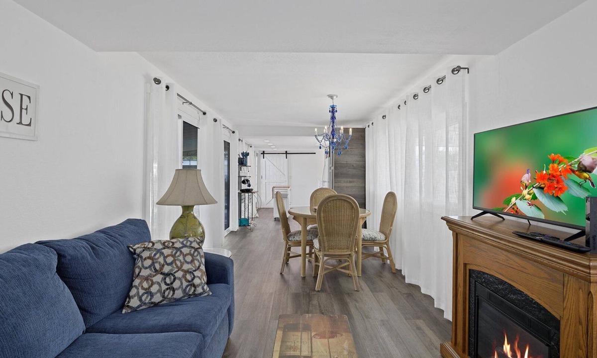 Holiday House | Tropical Privacy, Full kitchen, Screened Lanai, Covered Parking, Fenced Yard