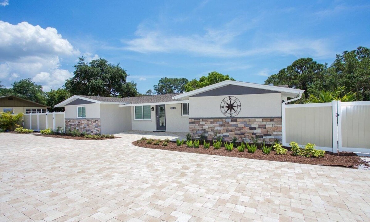 Englewood House | Tropical Waterfront Oasis - Super Cute Home with your own Fishing Dock
