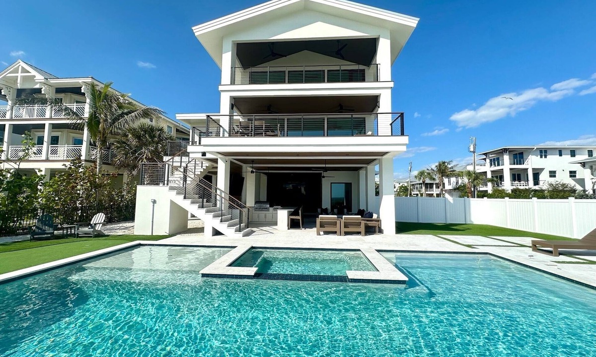 Anna Maria House | True Beachfront - 2 Beachfront Masters - Best Location!