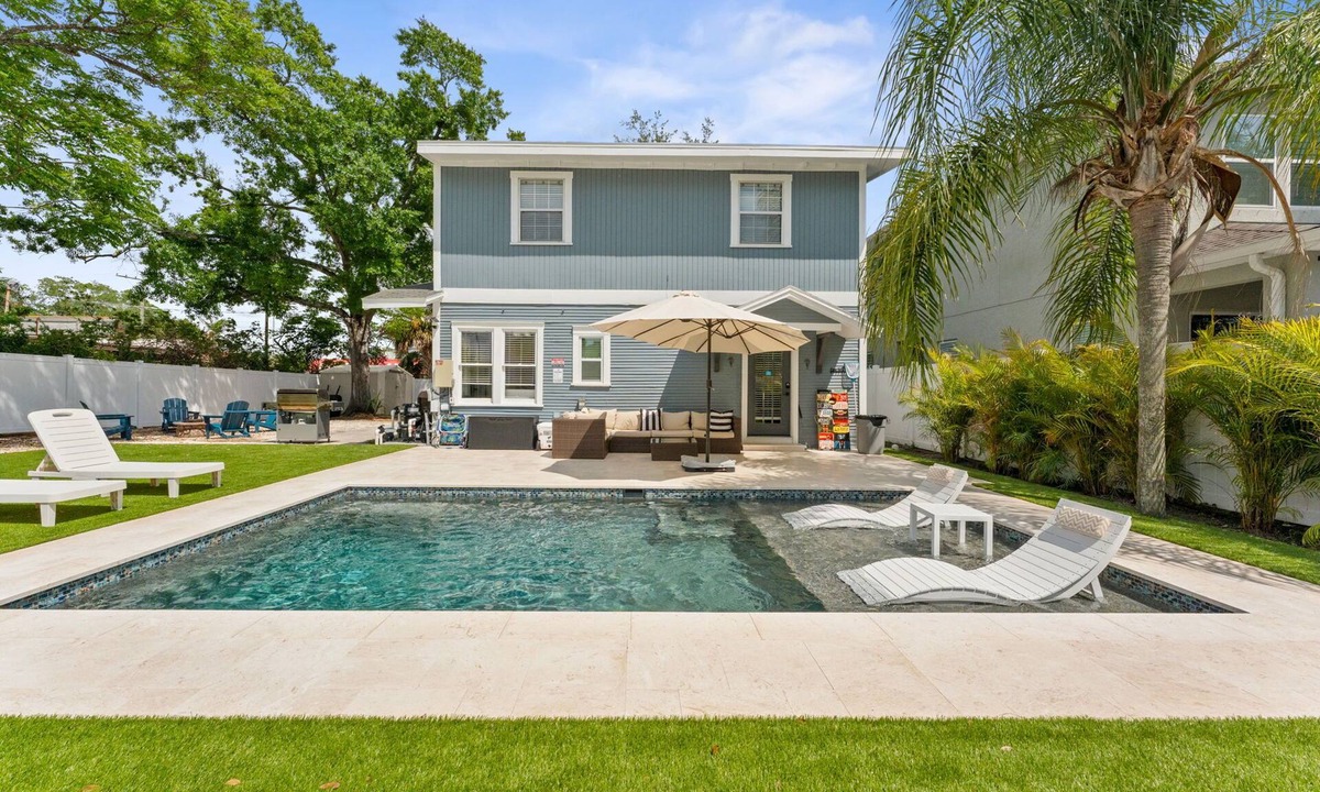 SoHo House | Turbo tropics - Heart of Tampa - Sleeps 17+ - Backyard oasis with pool