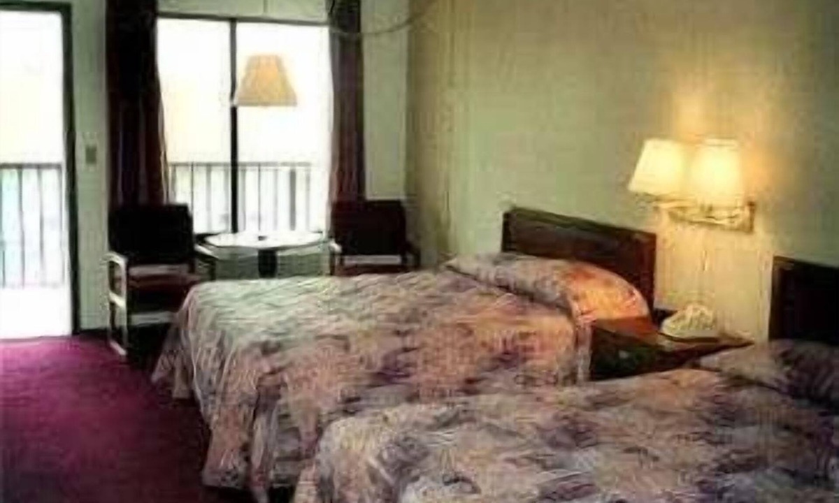 Branson Theater District Hotel | Twinkle Inn