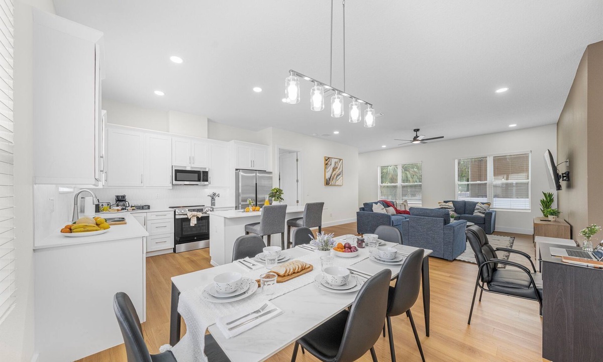 University House | Ultimate Tampa Stay | Dual Units 6BR Sleeps 17