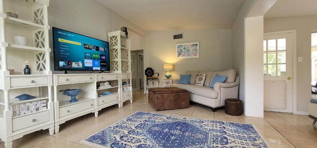 Kensington Park House | Unique Florida Farm-Style Home