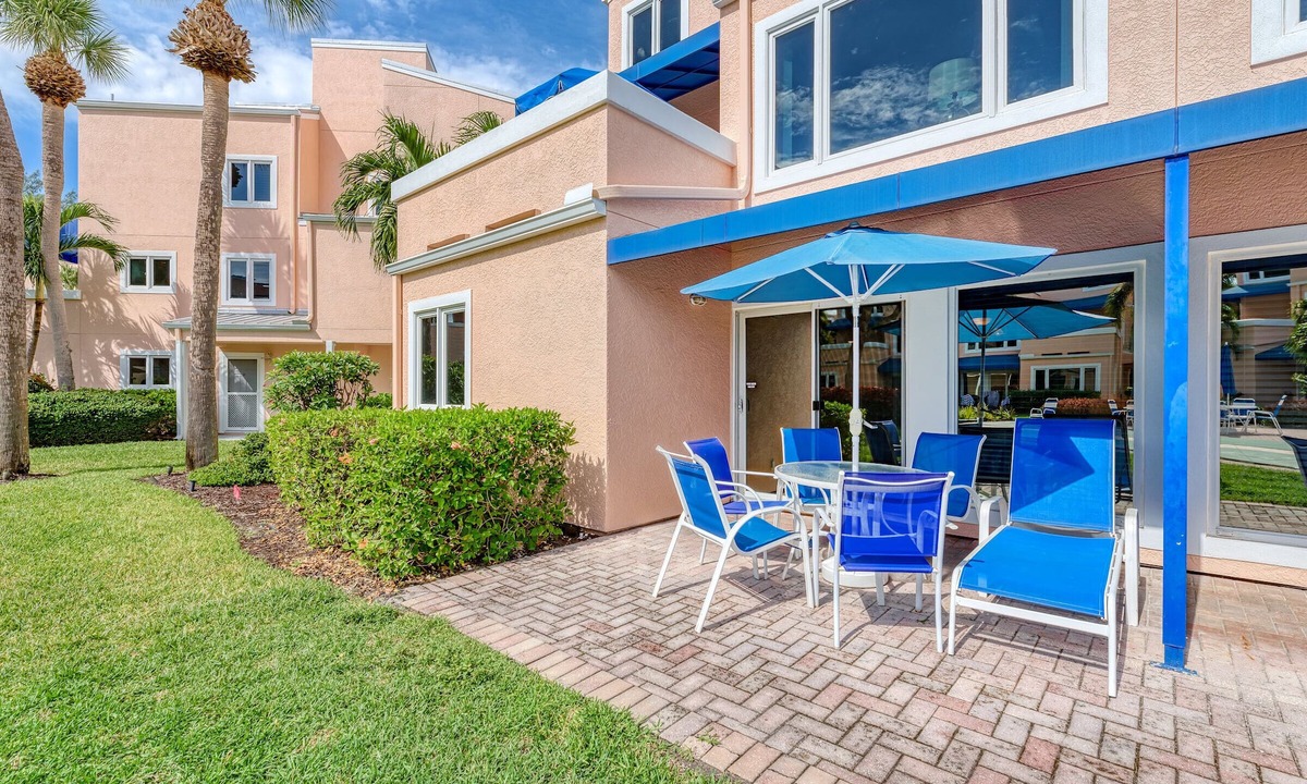 Longboat Key Condo | Unit #107 Sand Cay Beach Resort Pool View