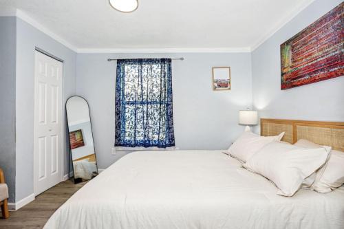 South Pensacola House | Unit 15 Cozy Studio Retreat Near Downtown Pensacola