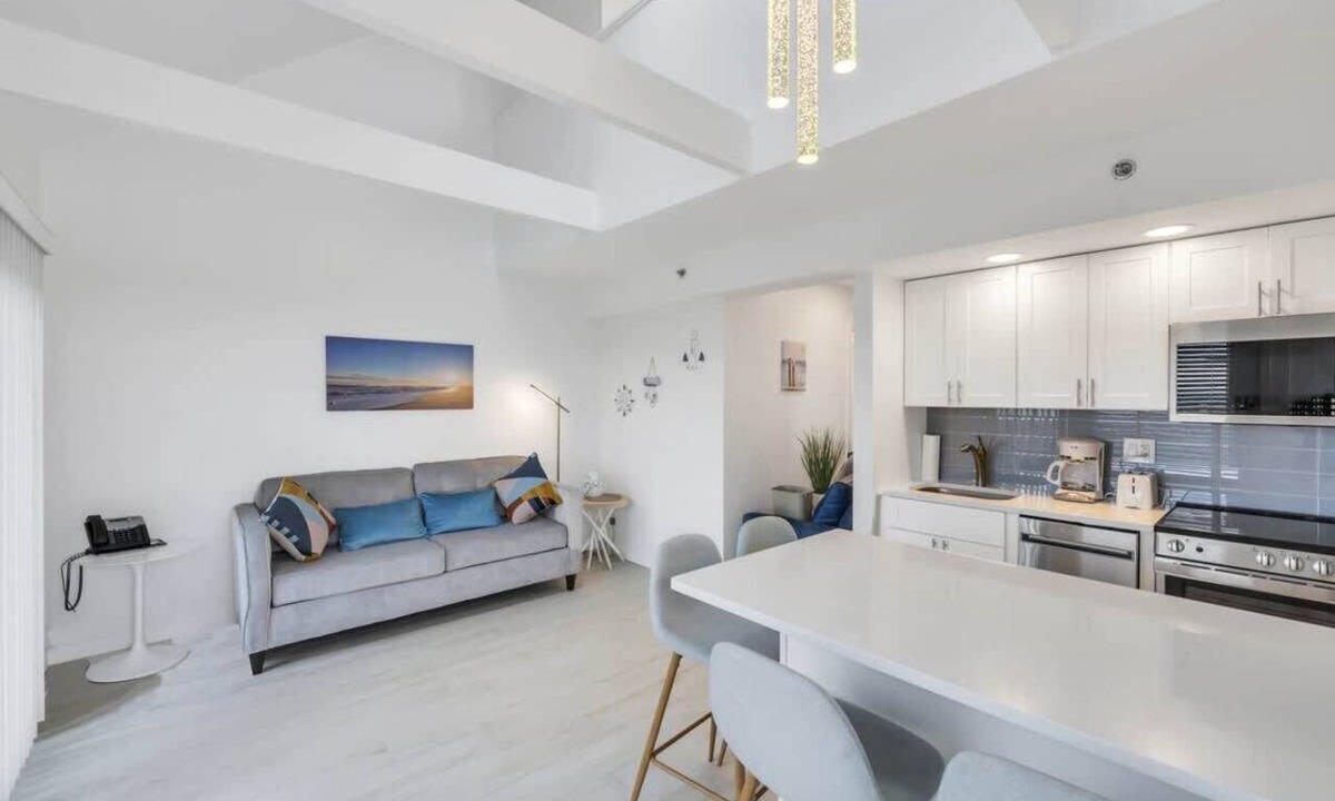 Napeague Apartment | Unit 2021: 1-Bedroom with Loft | 2nd Floor-Bay View | Court Side