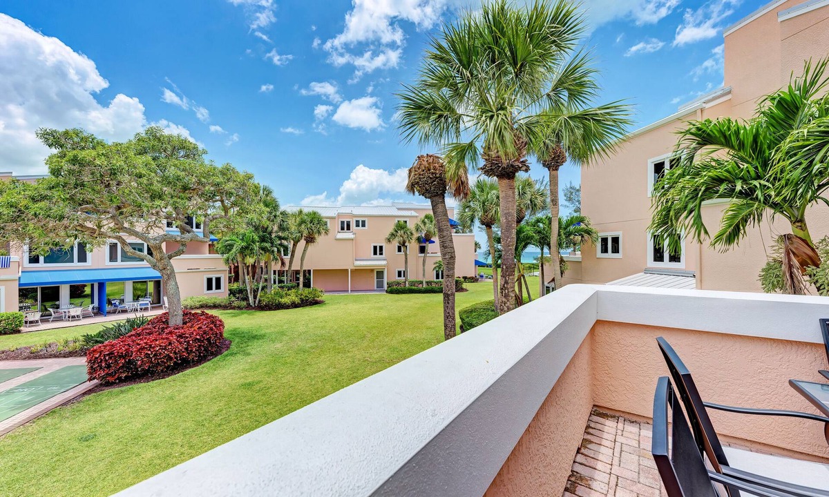 Longboat Key Condo | Unit #207 Sand Cay Beach Resort Pool View