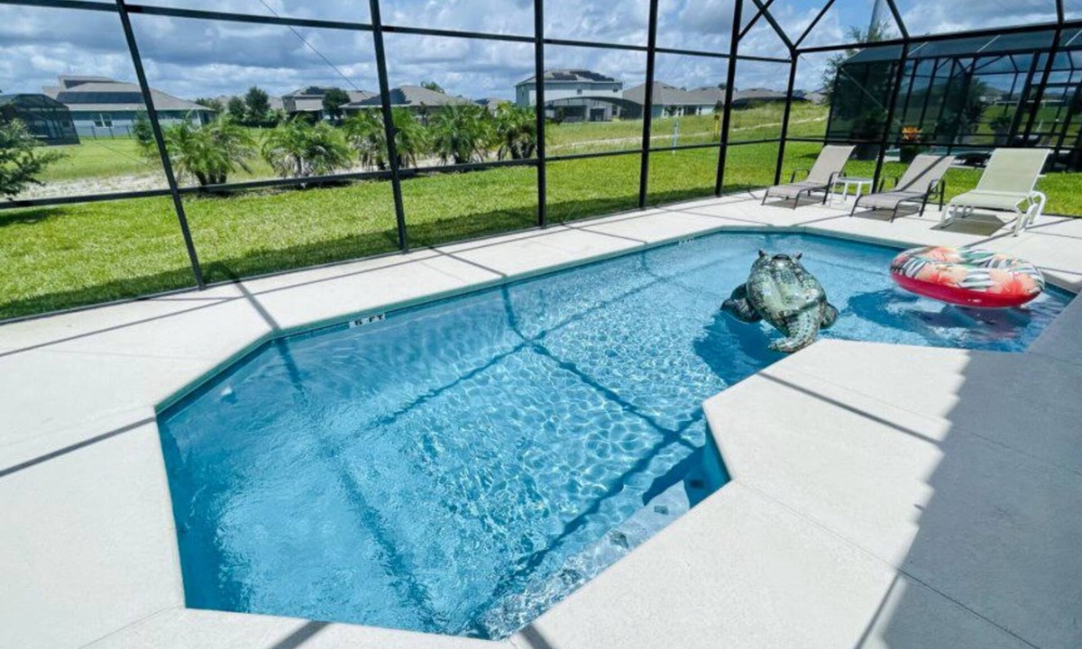 Davenport Villa | Updated Pool Villa Providence Golf Club Near Disney World Bright & Clean