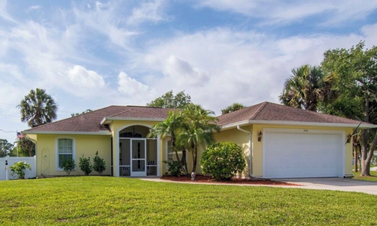 Sebastian Highlands House | Updated Private 3/2 Beach Getaway w/Heated Pool