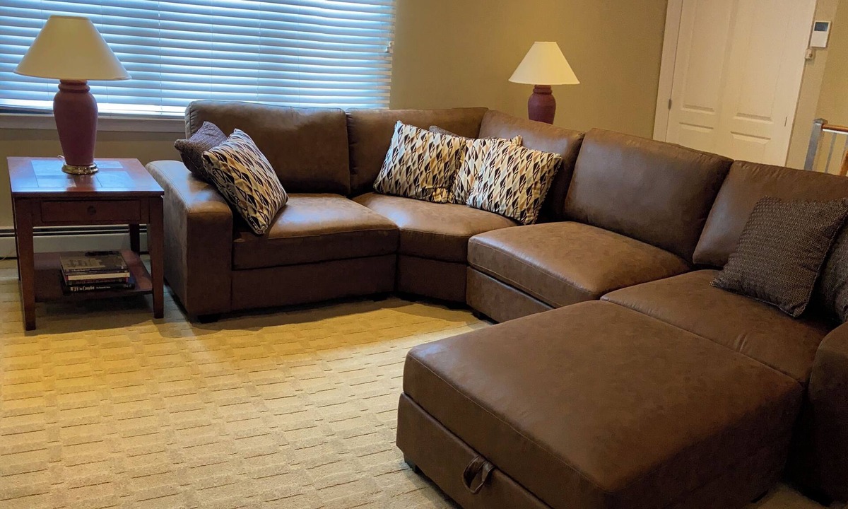 Westfield Condo | Updated Spacious 3 Bedroom, 2 Bath Condo Westfield - Beautiful Neighborhood