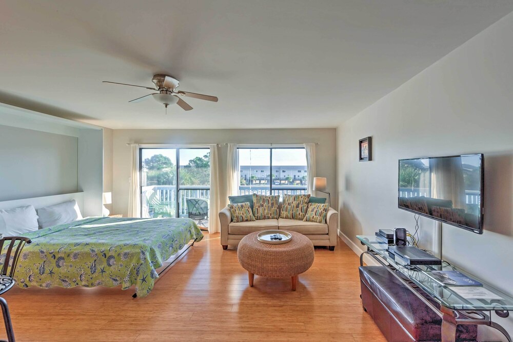 Seagrove Beach Apartment | Updated Studio Condo at Walton Dunes Beach w/ Pool
