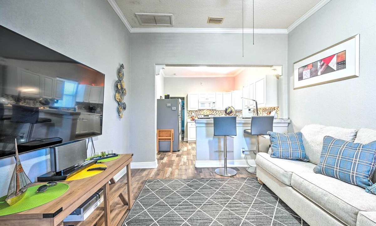 Ybor City Apartment | Updated Ybor City Duplex ~ 1/2 Mi to Seventh Ave!