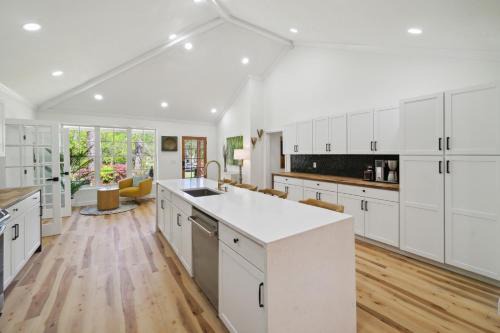 Moultrie House | Urban Farmhouse with a Modernism Twist!
