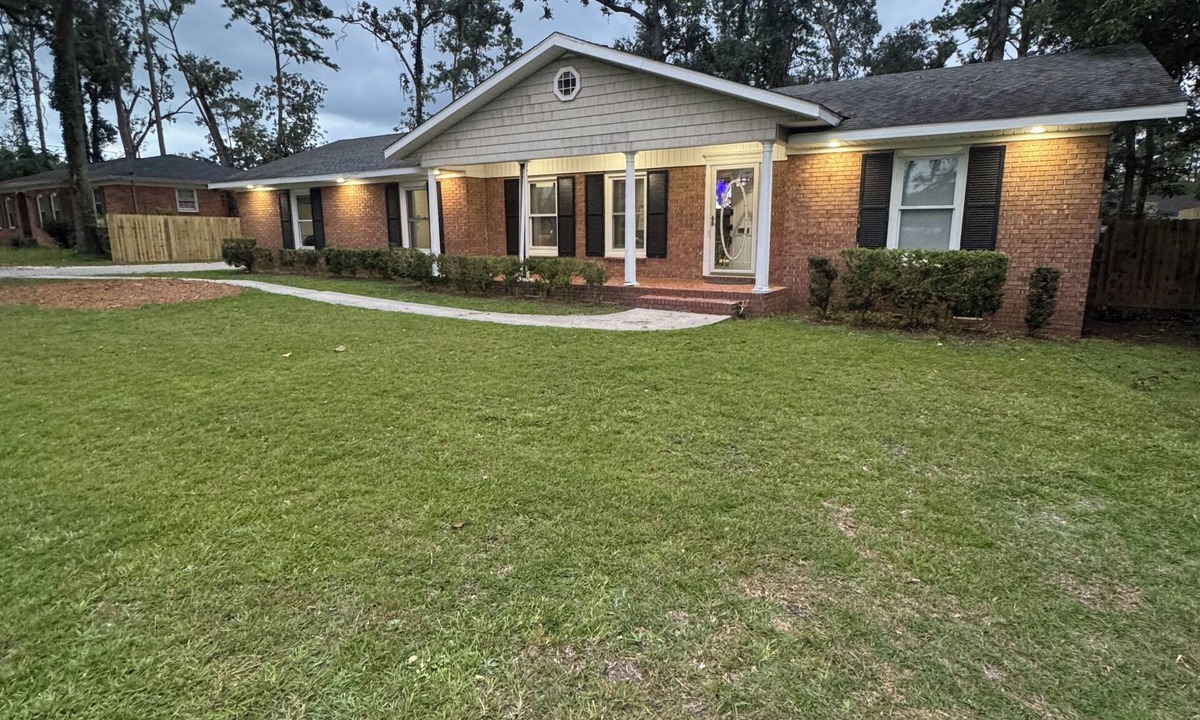 Valdosta House | Valdosta Gem: Classic Design with Modern Comfort