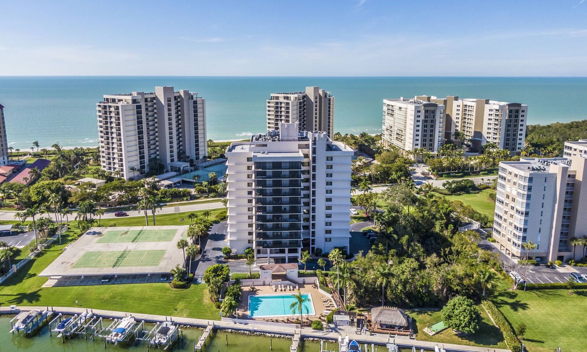 Vanderbilt Beach Condo | VANDERBILT BEACH-RARELY AVAILABLE PENTHOUSE UNIT - GORGEOUS VIEWS OF BEACH/BAY!