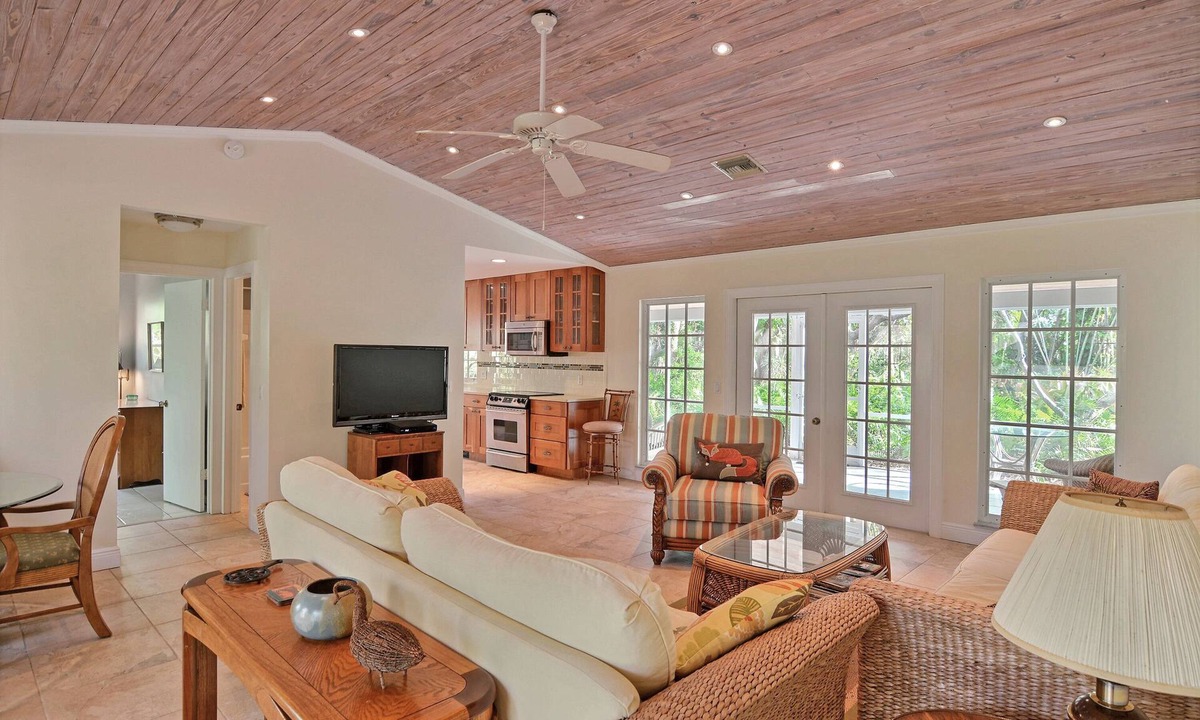 South Beach Cottage | Vero Beach Cottage 300 feet from Ocean
