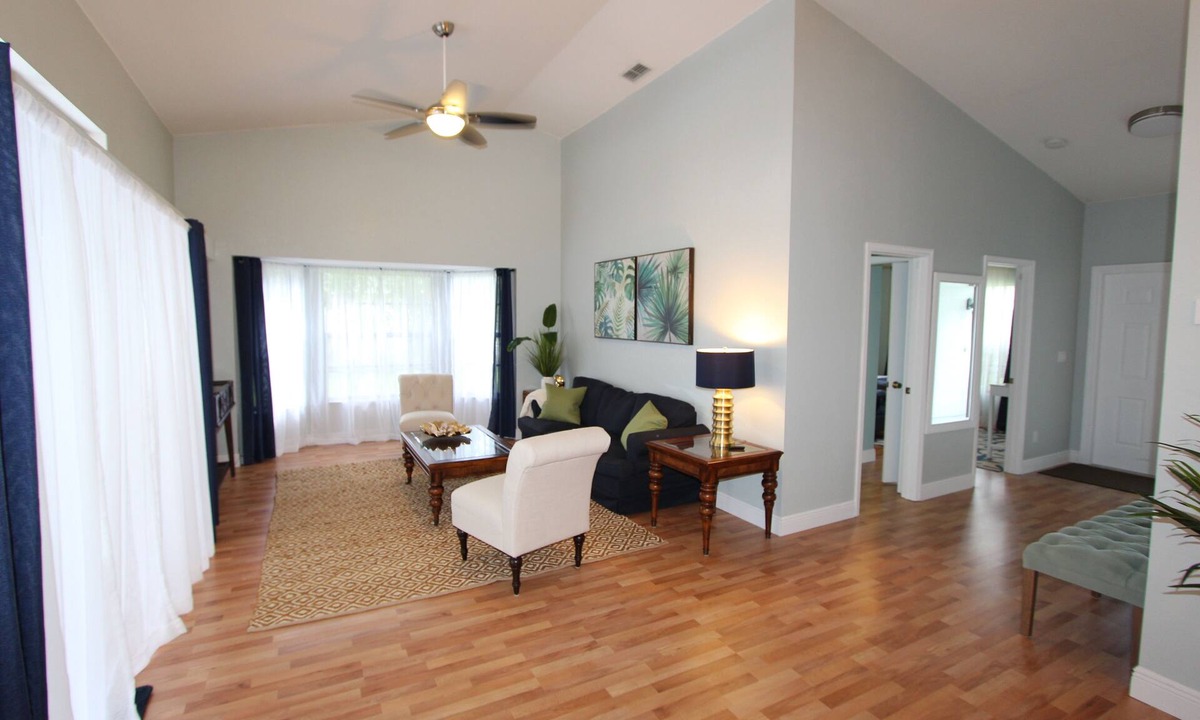 Parkdale Villa | Villa Agnes - heated Pool Villa