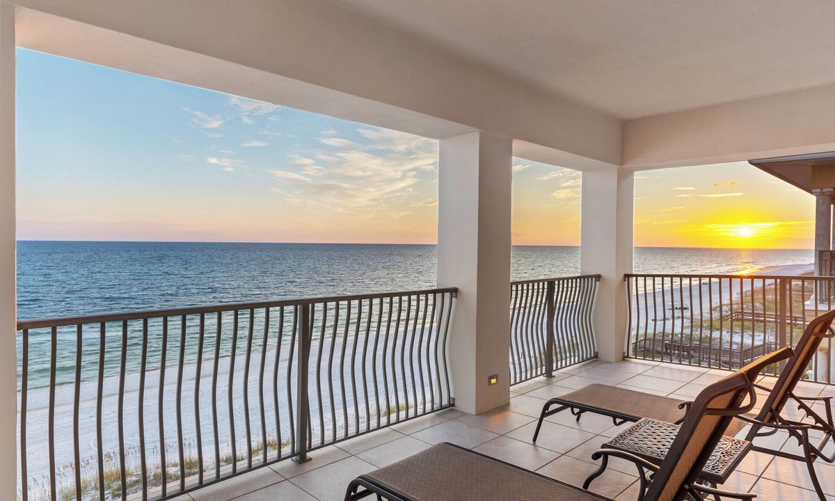 Destin House | Villa Bianca - Beachfront Luxurious Home w/Stunning Views and Beach Service!