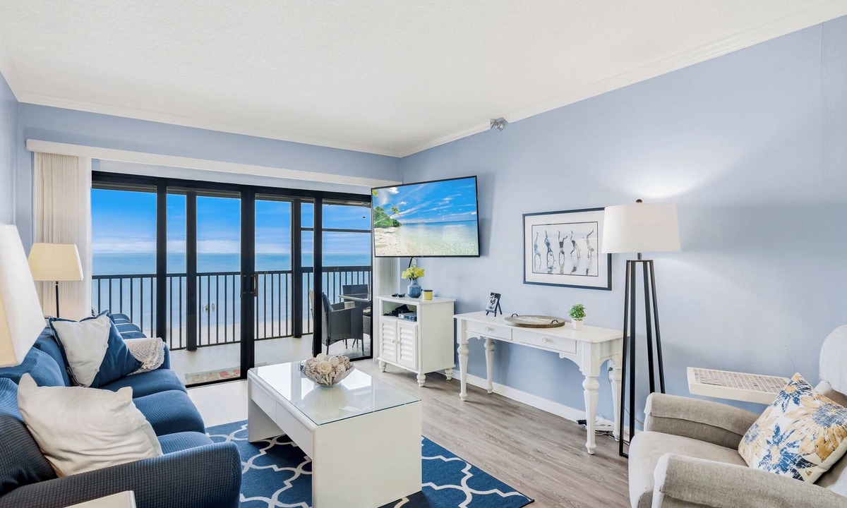 Madeira Beach Condo | Villa Madeira 402 - 3BR/2 BA Gulf Front Condo w Heated Pool & Beach Access