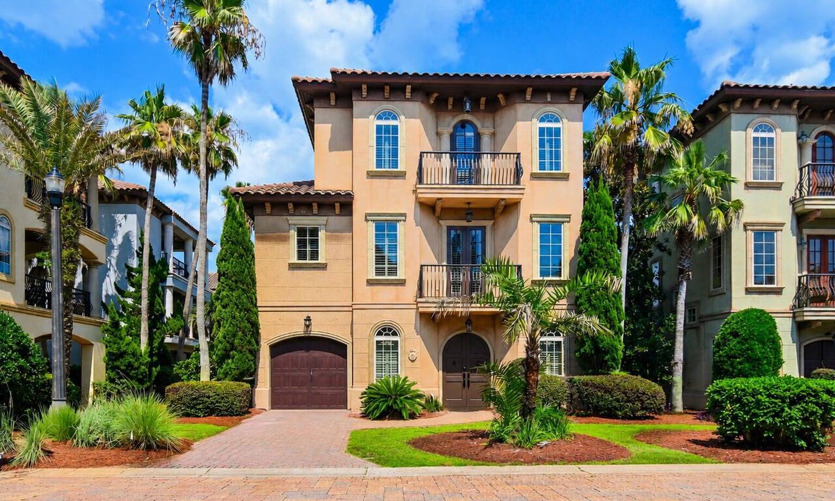 St. Tropez House | 🌊🏖️ Villa Mirabella | Tuscan Charm + Lagoon Pool | Miramar Beach