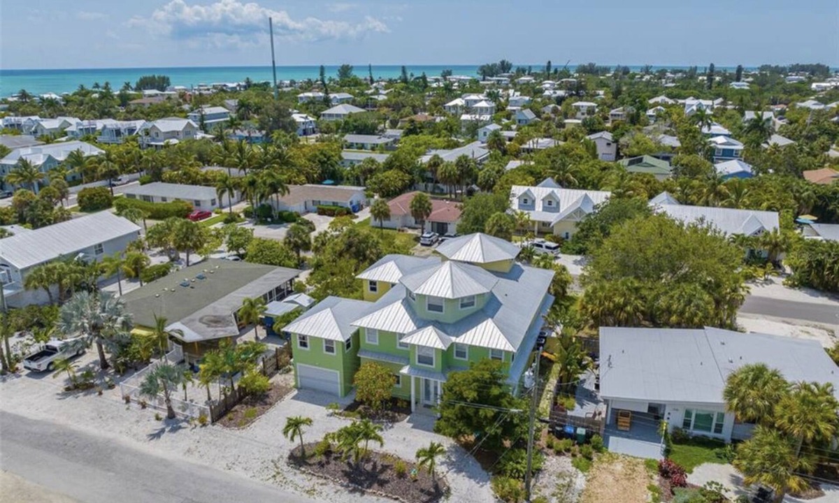 Anna Maria Villa | Villa Rozafa Cozy,spacious,walking distance from downtown white sandy beach.