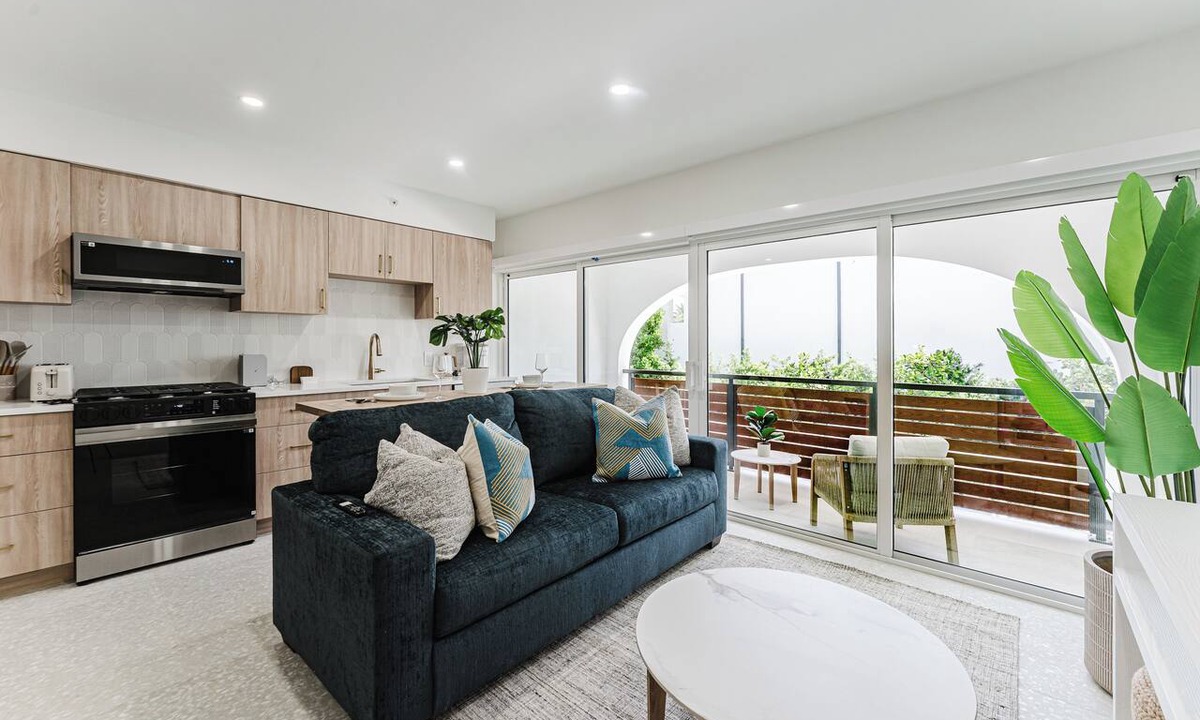 Boca Raton Apartment | Villa Verde - Boca Pool & Beach walk