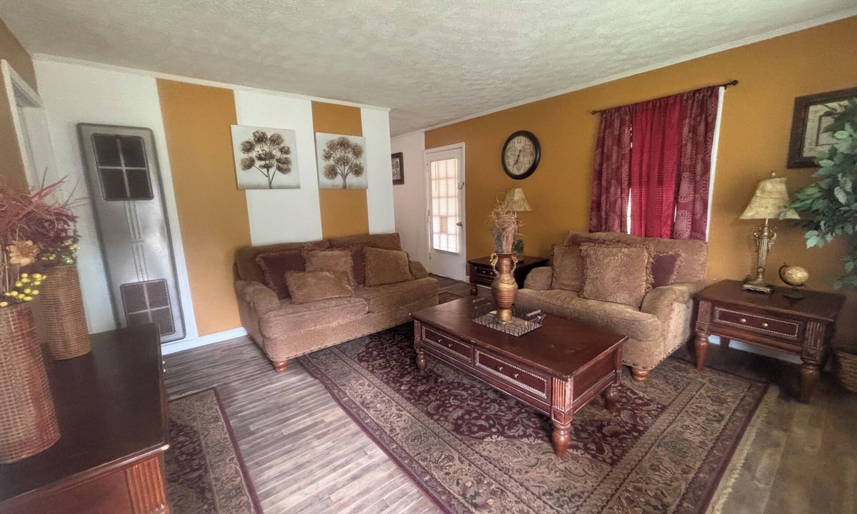 Columbus House | Vintage- Getaway Fabulous 3-bedroom house with AC in charming Columbus