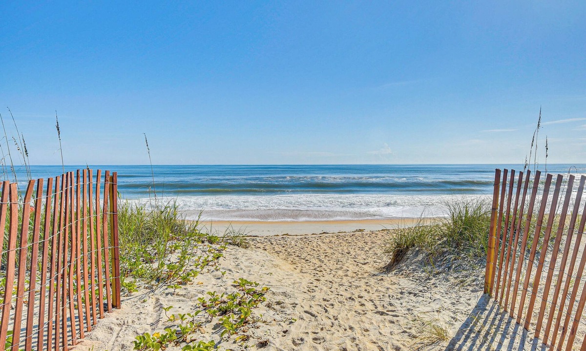 Marineland Acres Cottage | Walk to Beach! Palm Coast Oasis w/Pool