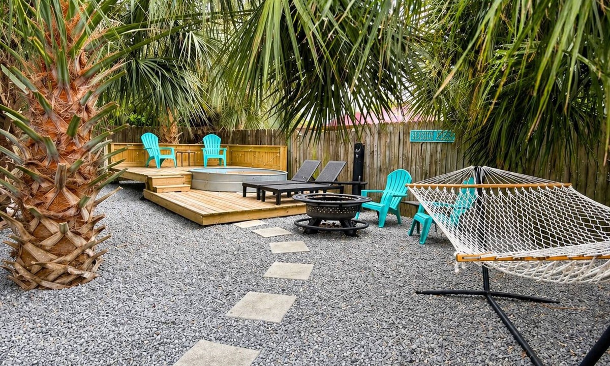 Gulf Lagoon Beach House | Walk to Beach Sleeps 8 Dog Friendly Fire Pit + Grill