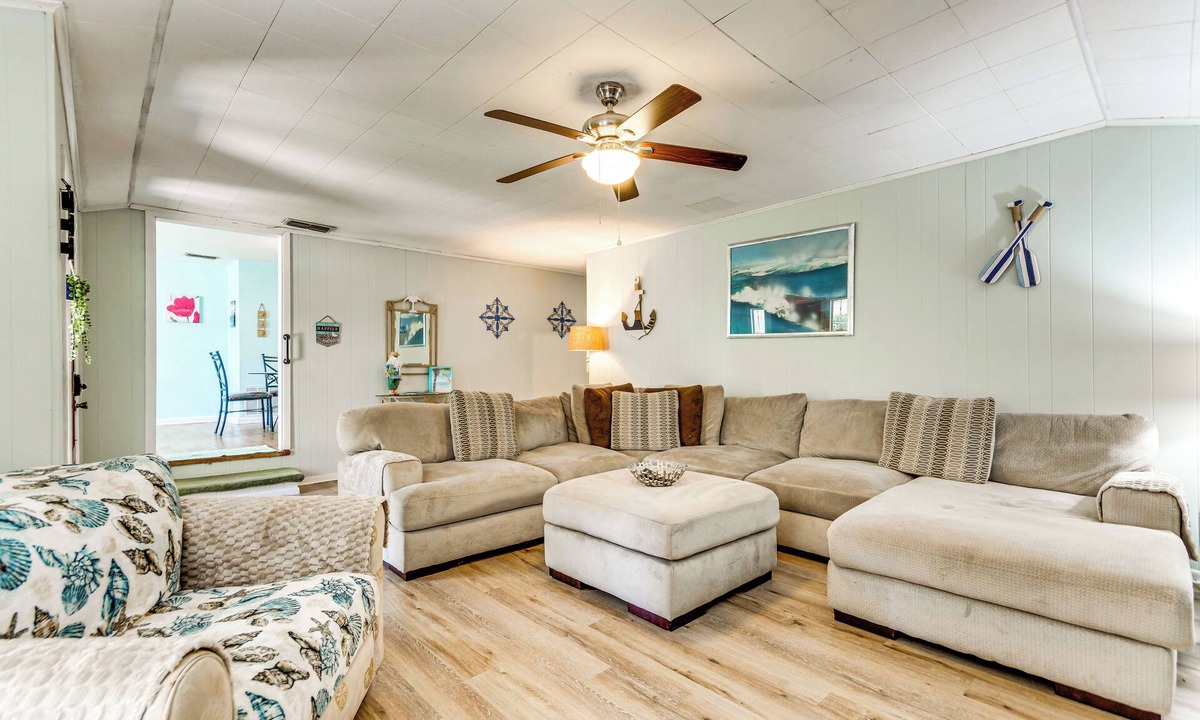 Fort Walton Beach House | Walk to Beach: Fort Walton Coastal Retreat
