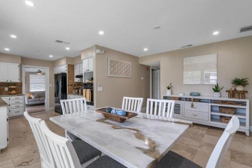 Plaza Terrace House | Walk to Raymond James - 4BR Villa Sleeps 8