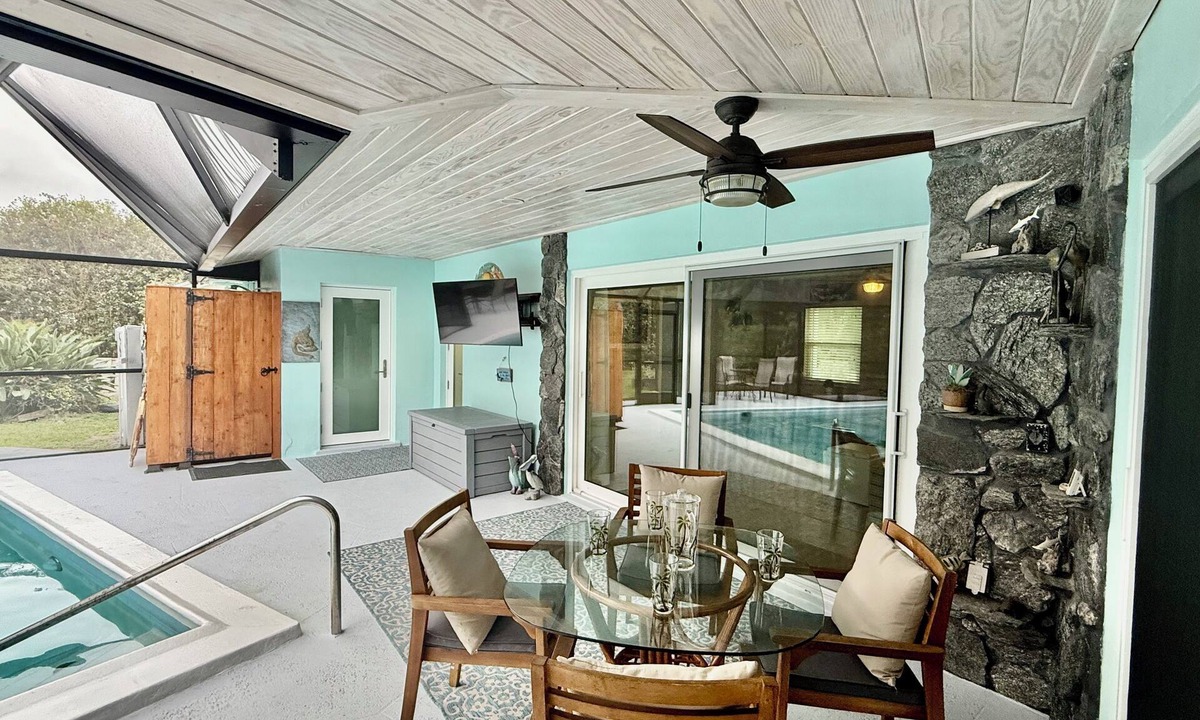 Fort Pierce House | Walk to the Beach Island Retreat/Beach Gear Provided /Private Pool Paradise