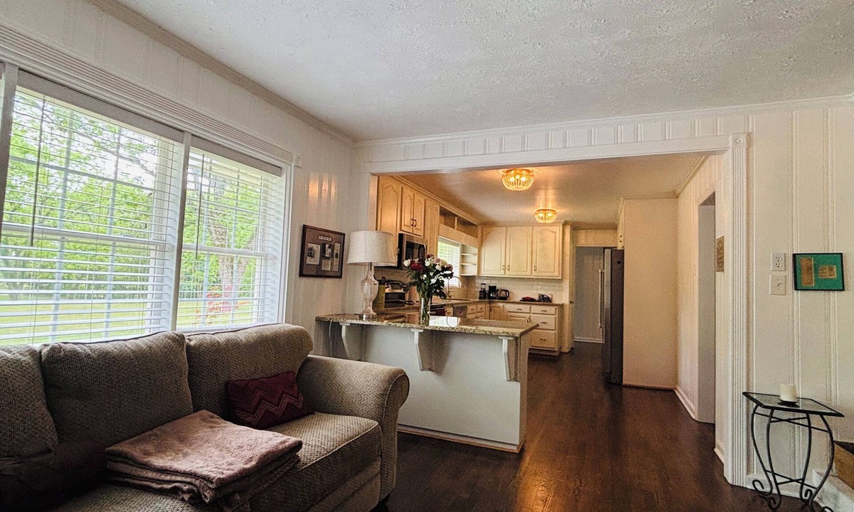 Thomaston House | Walking distance to Be in Health 3-bedroom home on 17 acres 2 full bathrooms.