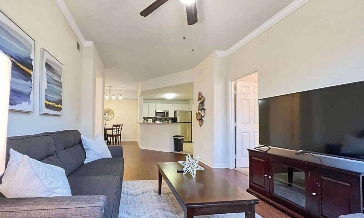 Westchase Apartment | Walking Distance to Boutique Shops, Private Garage