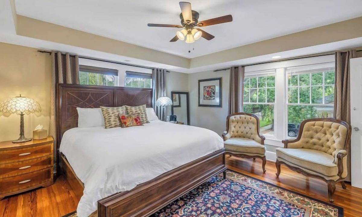 Historic Old Northeast Bed & Breakfast | Walnut Room at ONE Inn, Comfy, Steps to Downtown St. Pete: Ideal for all guests!