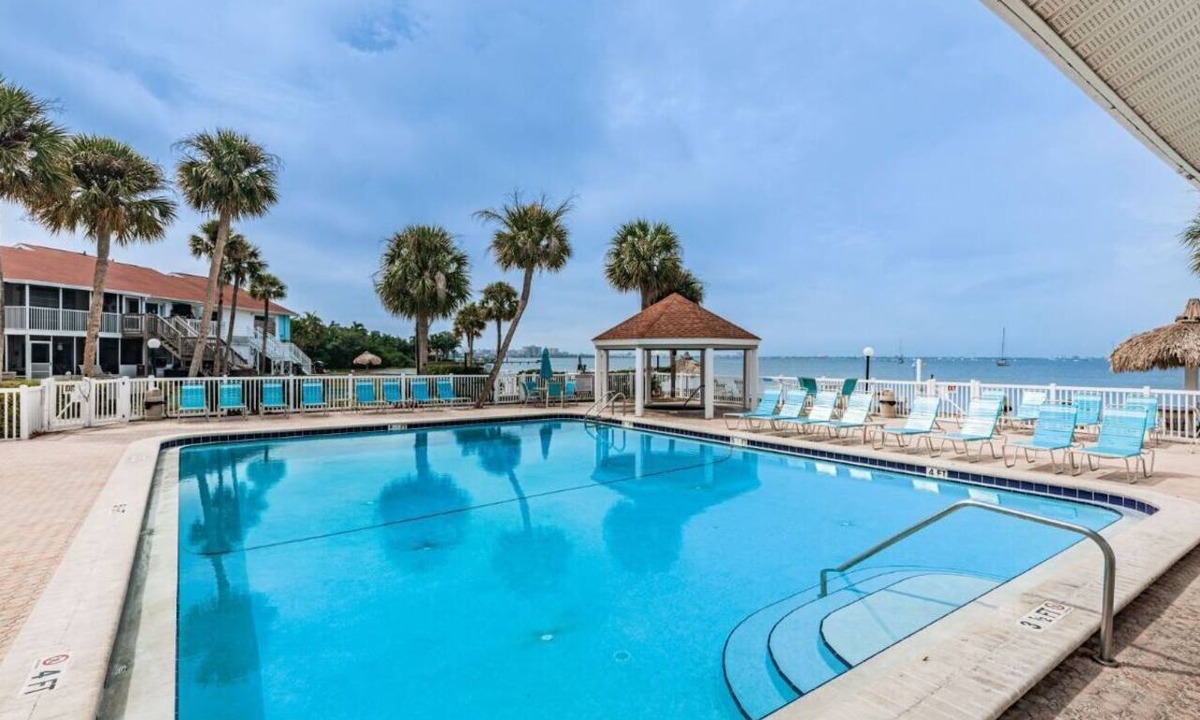 Bayview Condo | Waterfront 1 BR Condo Private Beach, Pool & Sunset Views 30 DAY MIN