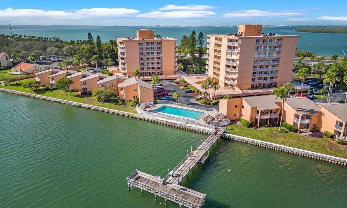 Pinellas Point Condo | WATERFRONT 1BD/1BA Sanctuary Suite 5 MINS to DOWNTOWN LIVE MUSIC & BEACHES!