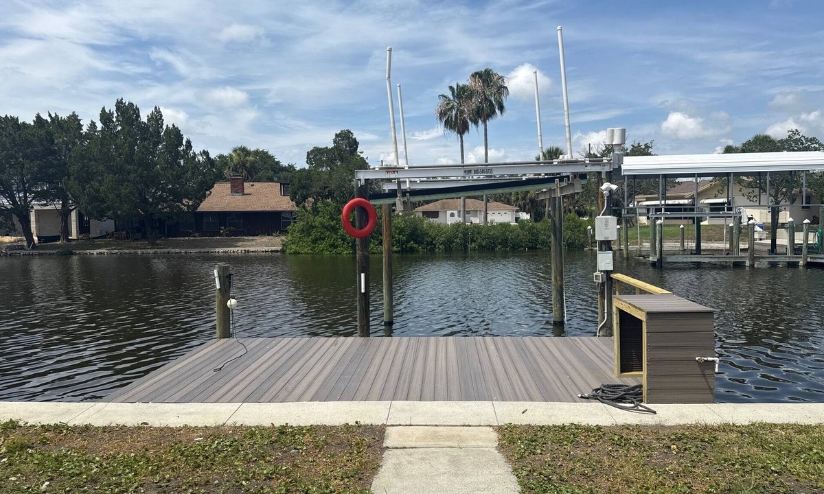 Dixie Shores House | Waterfront 3 bedroom, 2 bath with direct Gulf Access and dock in Crystal River