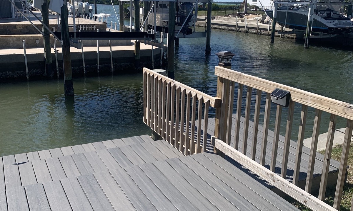 Englewood South House | Waterfront and close to beach!
