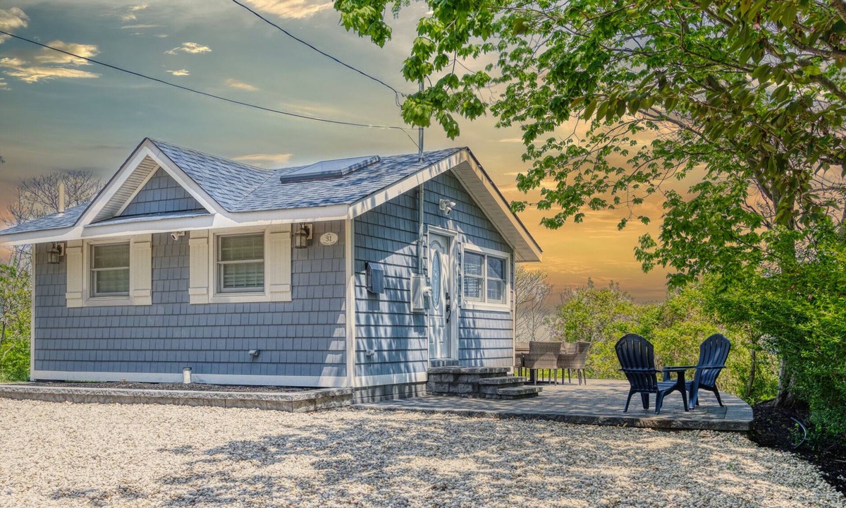 Baiting Hollow Cottage | Waterfront Beach Cottage Overlooking Long Island Sound – Baiting Hollow
