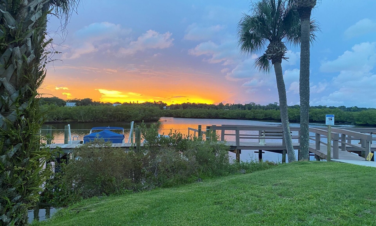 New Smyrna Beach Condo | Waterfront Cottage - Your perfect Retreat to Rest and Relax on the River!
