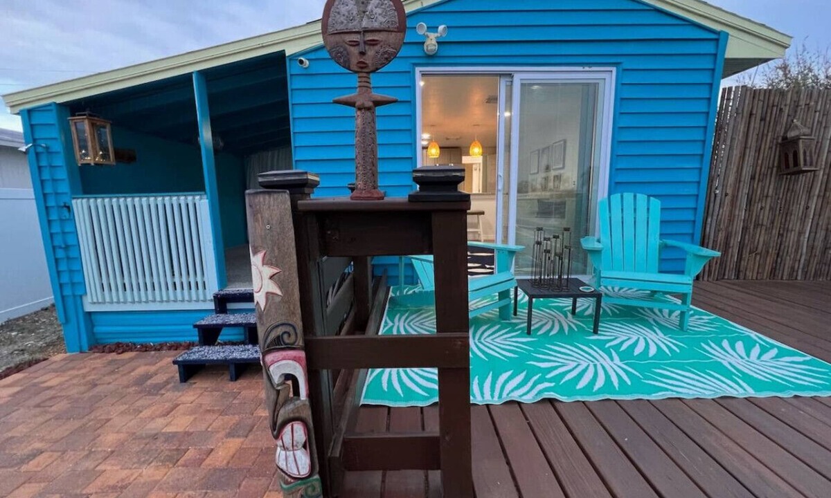 Signal Cove Cottage | Waterfront Cottage with a dock