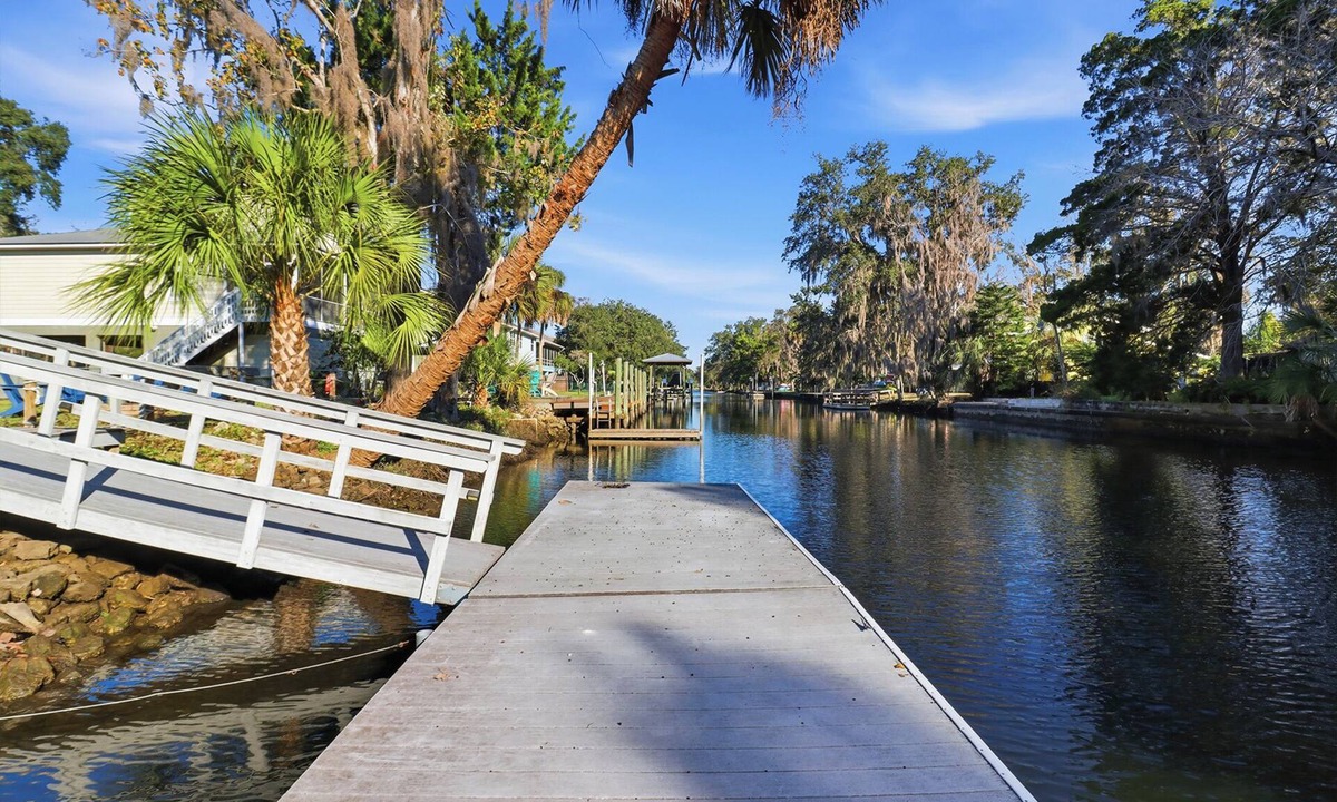 Crystal River House | Waterfront + Dock Free Kayaks Dogs OK Near Manatees & Springs