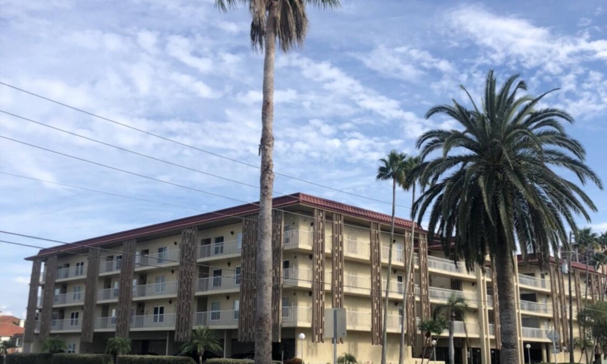 Island Estate Condo | Waterfront Florida Condo. 3 to 6 month rental.