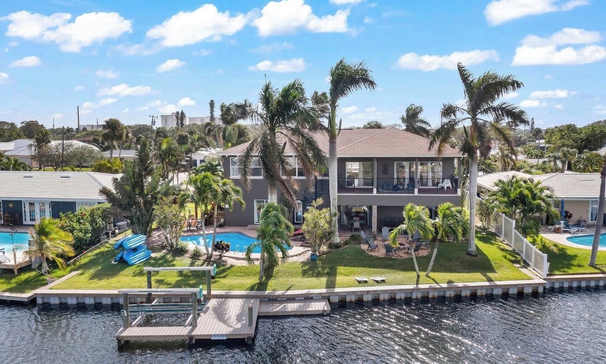Cocoa Isles House | Waterfront Oasis:-1 blk to beach-Kayaks-Game room, Waterfront Oasis: 1 blk to beach-kayaks-game room