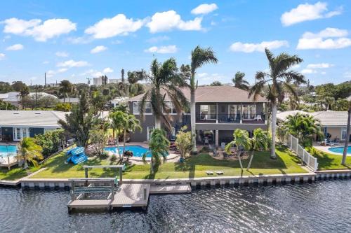 Cocoa Isles House | Waterfront Oasis1 blk to beach-Kayaks-Game room-Fire Pit